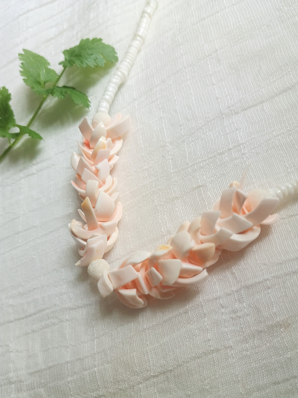 COASTAL GRANDMOTHER • TRu VTG Artisan Crafted, Strawberry Conch Neckace, Boho